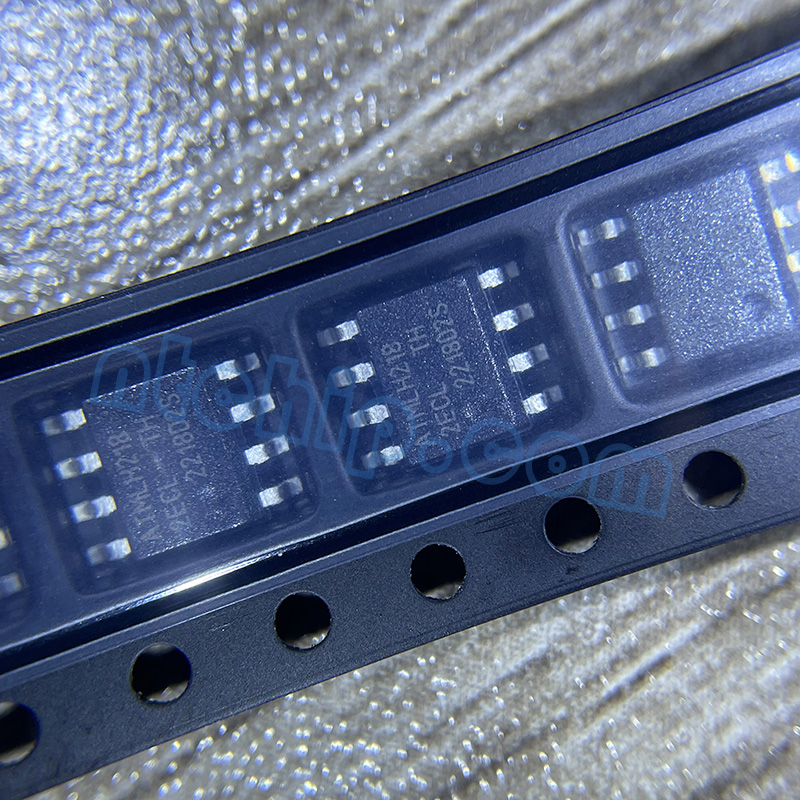 AT24C256C-SSHL-T Chip